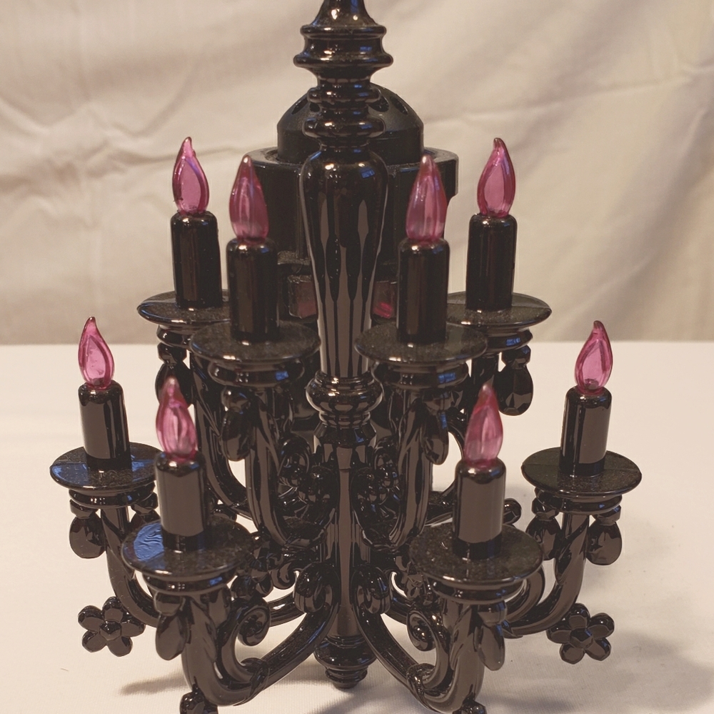 Chandelier Wallflower